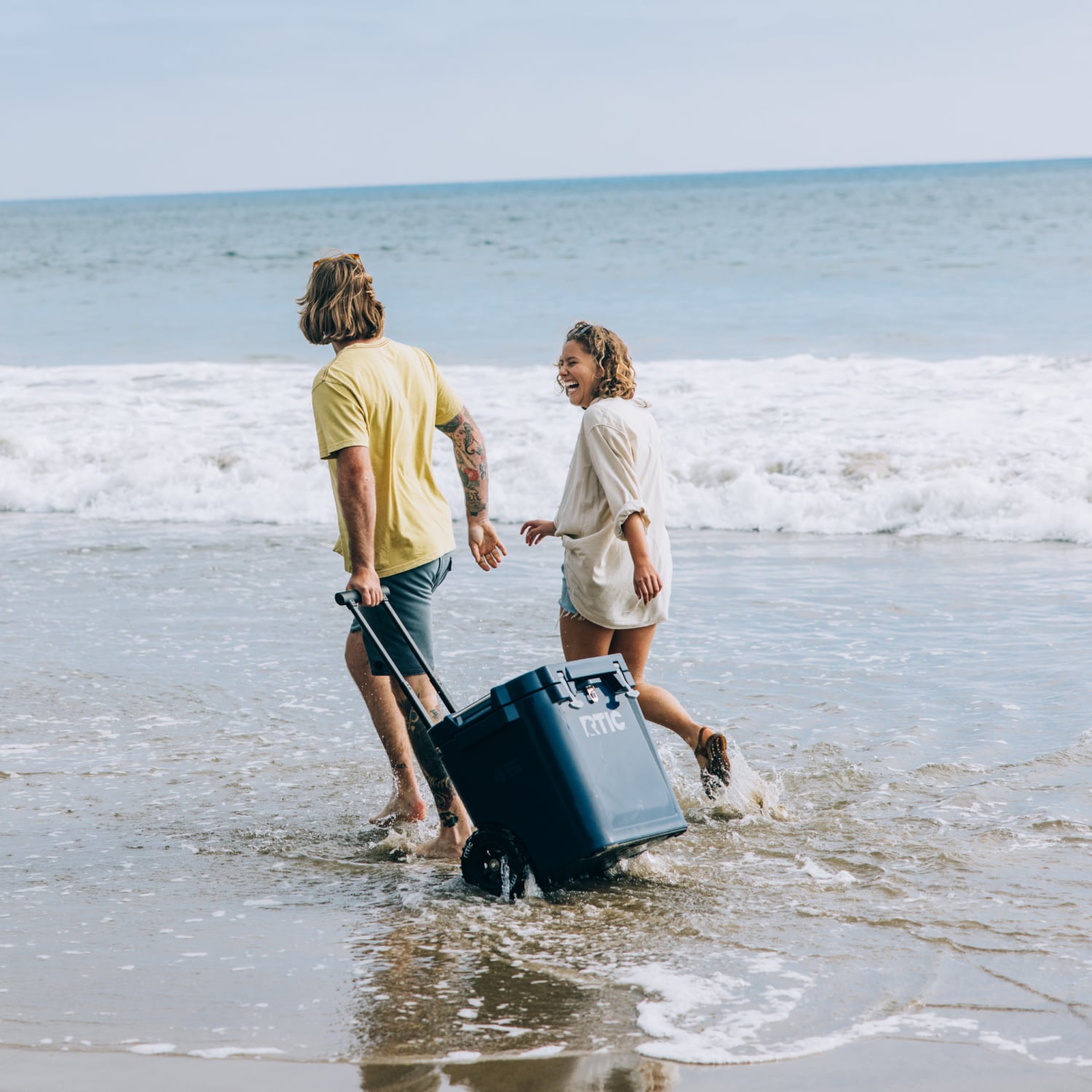 45 QT Ultra-Tough Wheeled Cooler image 18